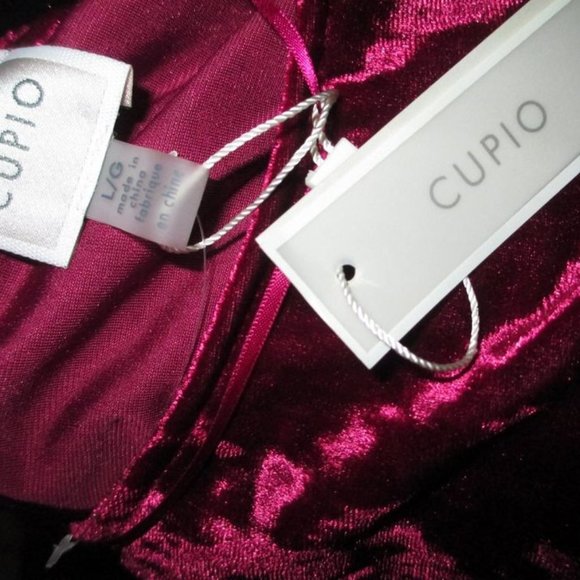 Size Large Red Velvet Dress New Cupio - Picture 2 of 2